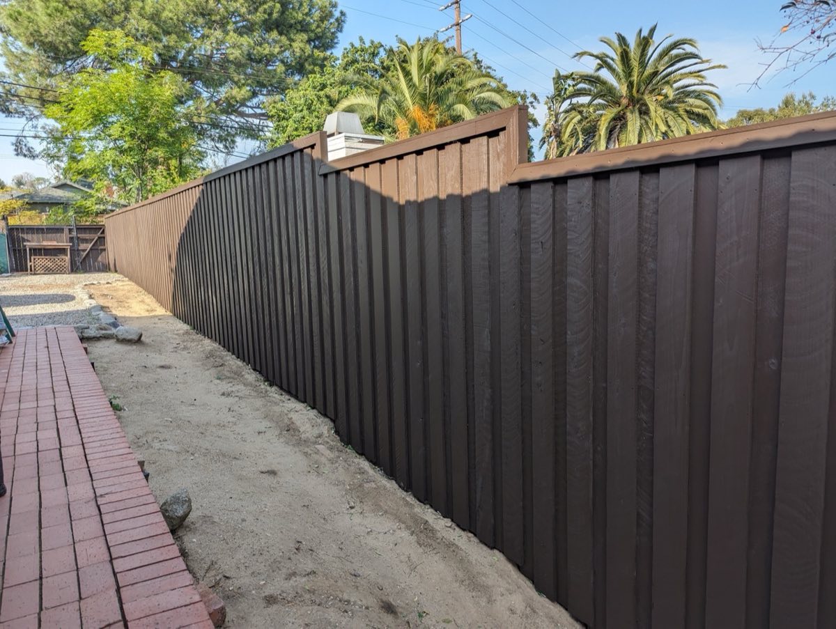 Long wood fence run, full refresh